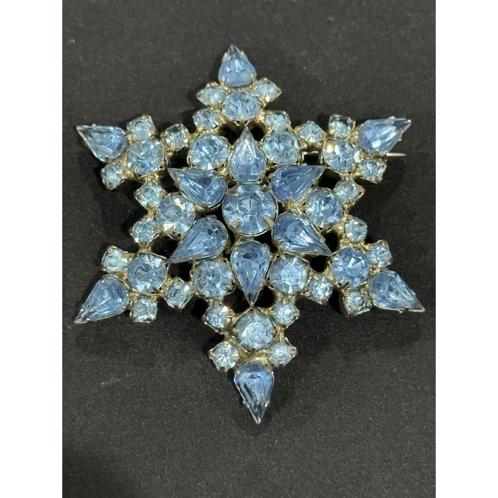 Vintage Light Blue Rhinestone Snowflake Brooch Pin Silver Tone Starburst 2